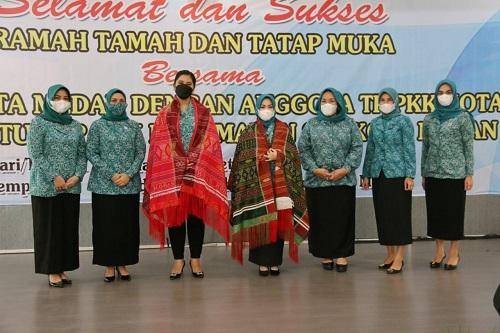 Kahiyang Ayu Ramah Tamah dengan Seluruh Anggota TP PKK Kota Medan