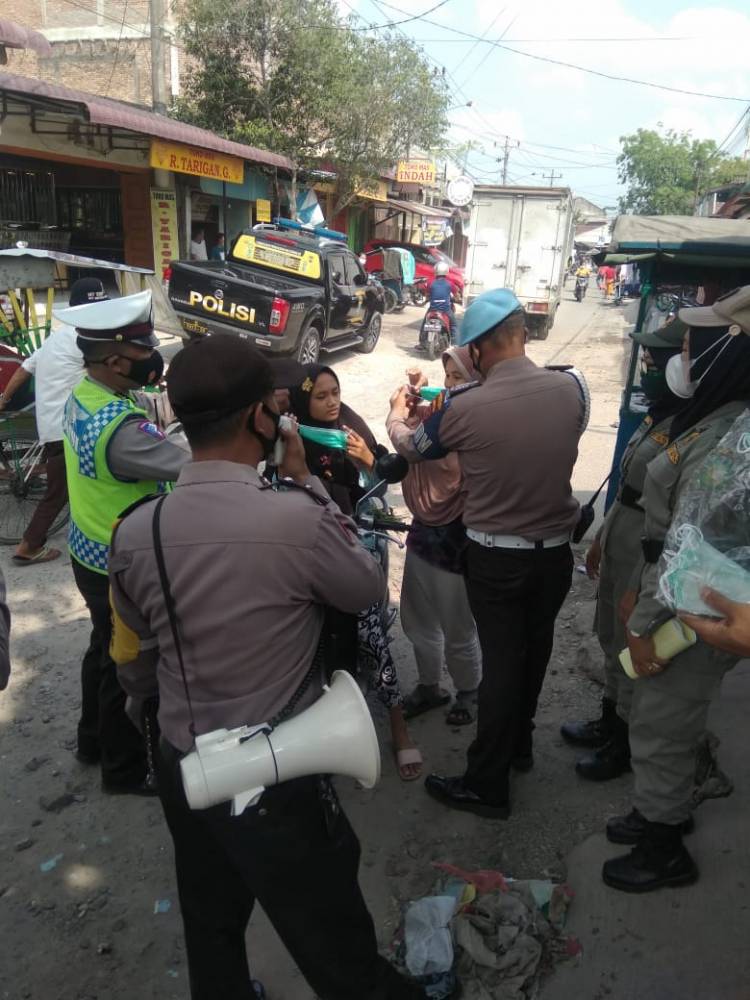 Patroli Polsek Medan Helvetia Ajak Warga Terapkan PPKM