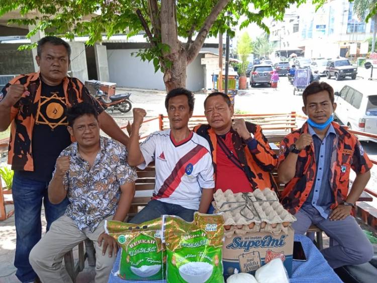 Joko Taringan, Ketua PAC Pemuda Pancasila Medan Area Santuni Mantan Ketua Ranting PP Komat 1 yang Sakit