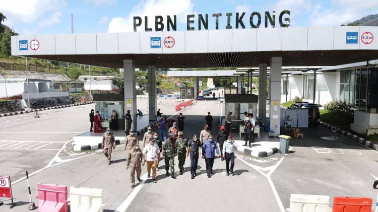 Cegah Covid-19, Satgas Yonif 642 Bersama Stakeholder Laksanakan Apel Sterilisasi dan Penegakan Protokol Kesehatan di Wilayah Perbatasan