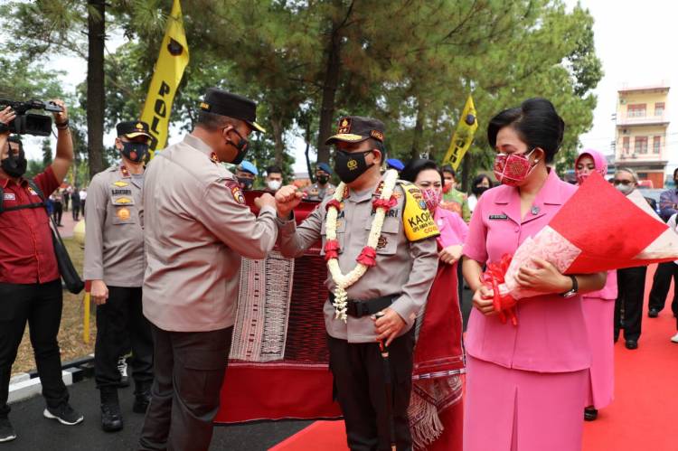Kapolda Sumut Disambut Tarian Etnis Khas Sumut