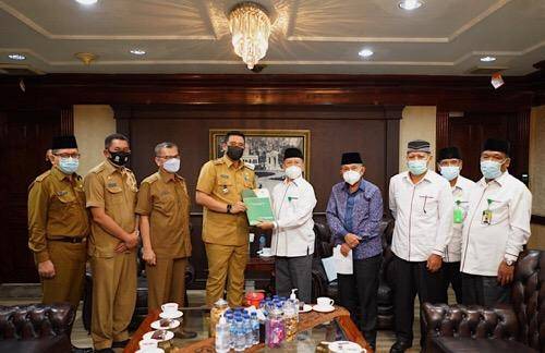Salurkan Zakat Pribadi, Wali Kota Medan Dukung Baznas Tingkatkan Kesejahteraan Masyarakat