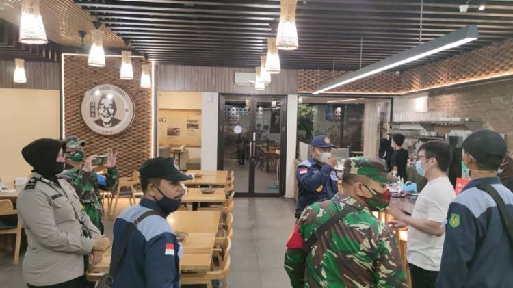 Aipda Endang, Polwan Cantik Polsek Medan Helvetia Ajak Warga Terapkan Prokes