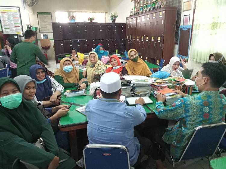 Musyawarah Guru Mapel MAN 1 Medan Bedah Buku Pelajaran, Sesuaikan dengan Standart Kompetensi yang Harus Dicapai Siswa