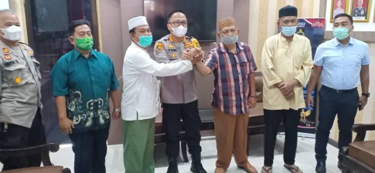 Kapolresta dan Kasat Reskrim Polresta Deli Serdang Mediasi Kekisruhan BKM Hingga Berdamai