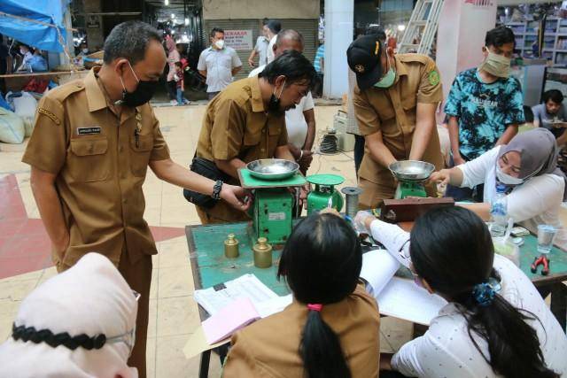 Dinas Perdagangan Kota Medan Tera Ulang Alat Ukur Timbang di Pasar Tradisional, Hindari Pedagang Berbuat Curang