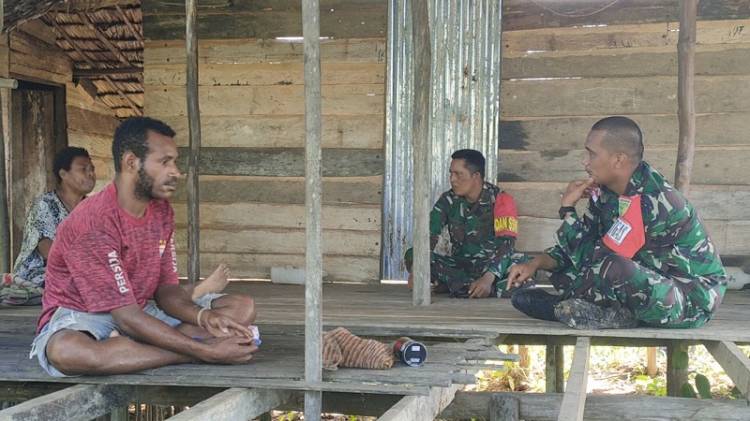 TMMD Boven Digoel, Dansatgas TNI Sambangi Warga Kampung Kombay