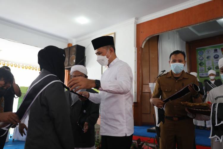Musa Rajekshah Wisuda Hafiz dan Hafizah 30 Juz Angkatan I PPDTKS