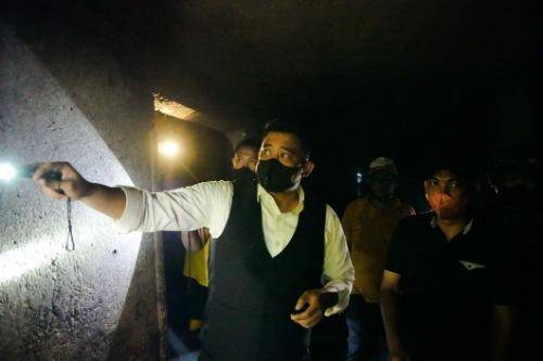 Walikota Medan Masuki Terowongan Parit MUDP, Temukan Penyebab Banjir Medan Denai