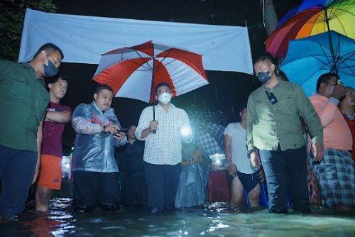 Pastikan Warga Aman dan Terlayani dengan Baik, Bobby Nasution Terobos Banjir Menteng