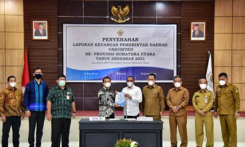  Gubernur Sumut Edy Rahmayadi Serahkan LKPD Tahun 2021