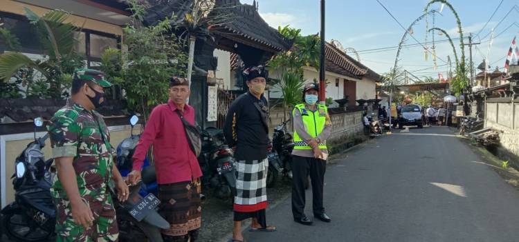 Babinsa Kodim Klungkung Kawal Upacara Keagamaan