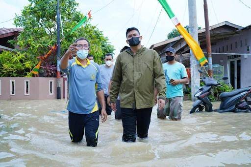 Tinjau Warga Terdampak Banjir, Walikota Medan: Utamakan Keselamatan Warga