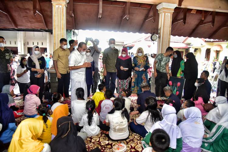 Gubernur Sumut Edy Rayakan HUT Bersama Anak-anak Yatim dan Sahabat