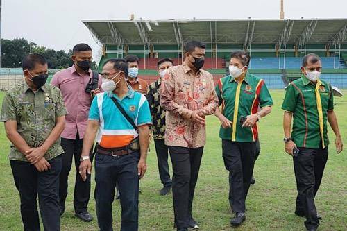 Pengembangan Olahraga, Bobby Nasution Lakukan Pembenahan Lapangan Bola di Kecamatan