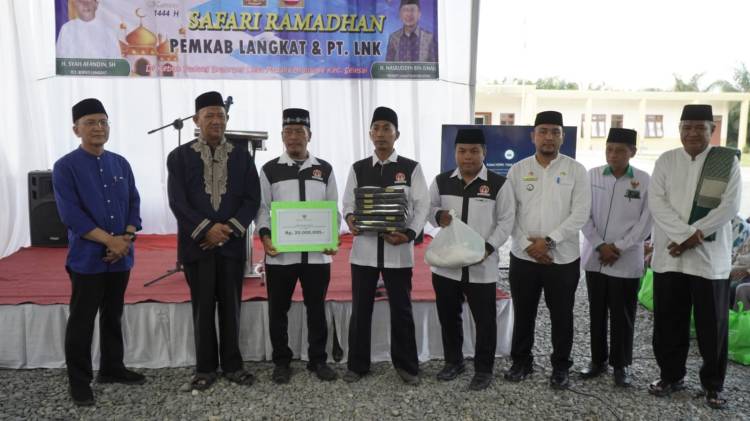 Plt Bupati Langkat Safari Ramadhan ke Selesai, Berikan Bantuan dan Paket Sembako