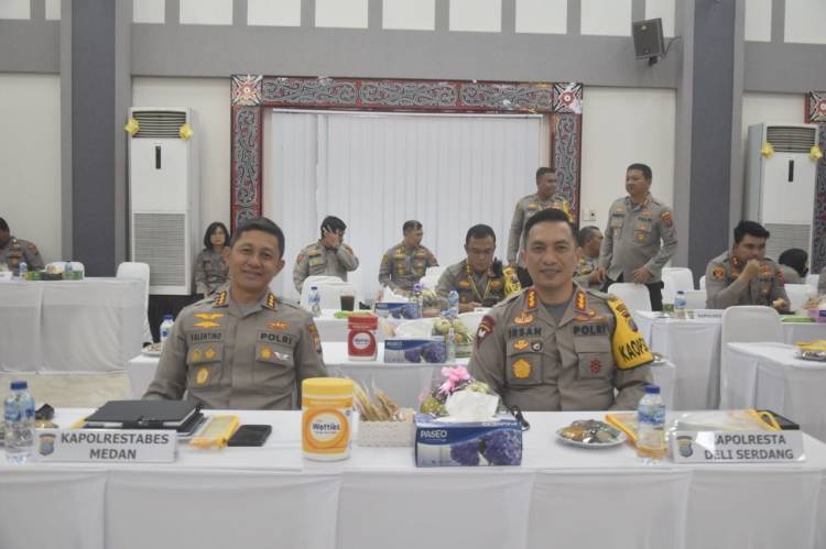 Kapolrestabes Medan Hadiri Anev dan Rapat Pimpinan di Polda Sumut
