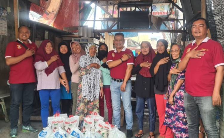 Jumat Barokah, Pewarta Berbagi Sembako Kepada Kaum Duafa