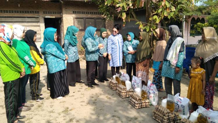 Jelang Ramadhan, PKK Langkat Bagikan Paket Sembako ke Kaum Dhuafa