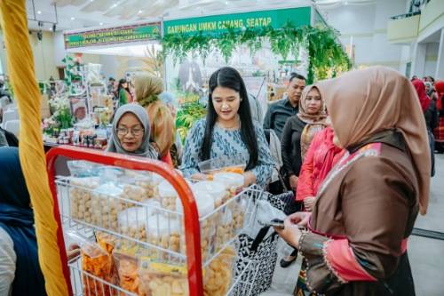 Ny Kahiyang Ayu Apresiasi Digelarnya Pameran Bazar UMKM Persit KCK PD I/BB