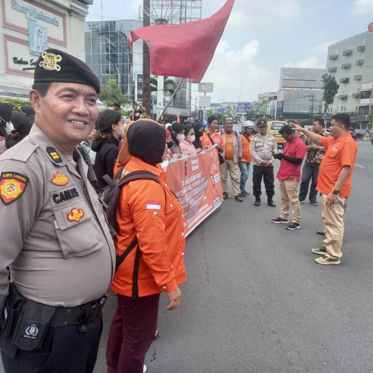  Polrestabes Medan Kawal Aksi Unjuk Rasa Partai Buruh Sumut di Jalan Gatot Subroto 