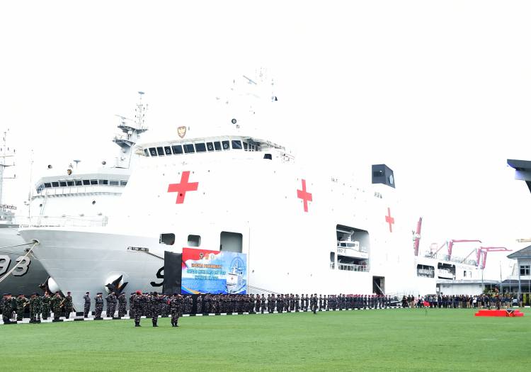 Usai Emban Misi Kemanusiaan, KRI dr Radjiman Wedyodiningrat-992 Tiba di Tanah Air  