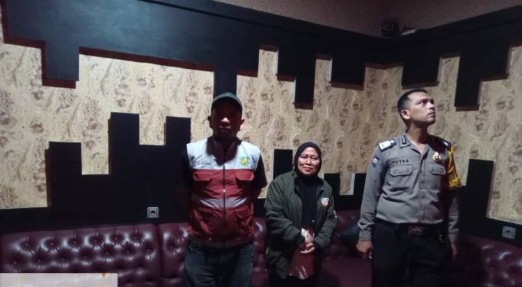 Bhabinkamtibmas Polsek Medan Baru Bersama Tiga Pilar Kelurahan Babura Tindak Lanjut Berita Viral Beroperasinya Heaven 7