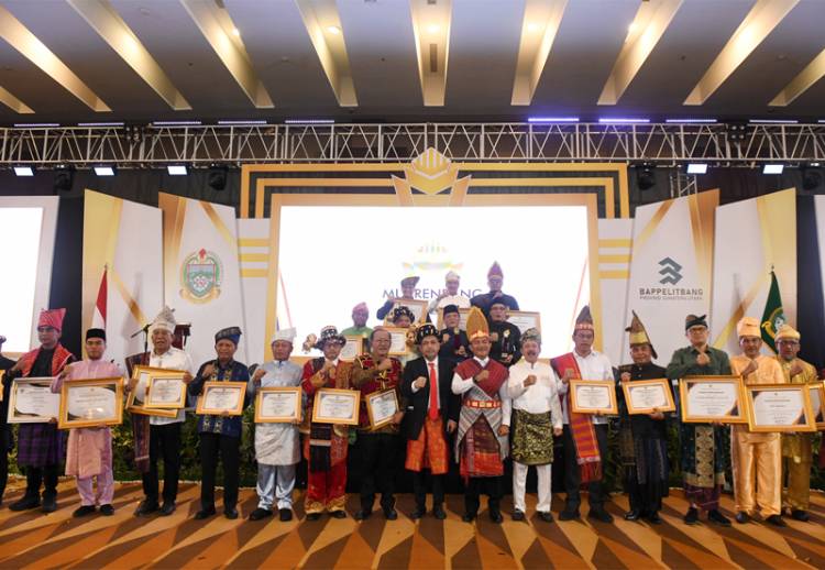 Beri Penghargaan Pembangunan Daerah Terbaik, Pj Gubernur Apresiasi Sinergi Daerah Membangun Sumut