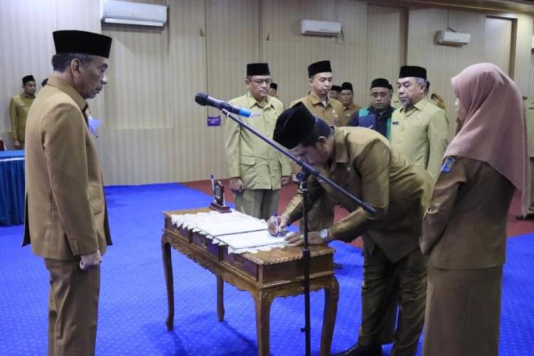 Sebanyak 18 Pejabat Administrator dan Pengawas Pemko Binjai Dilantik