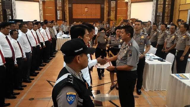 Kapoldasu Berikan Penghargaan ke 88 Personel Polisi Berprestasi