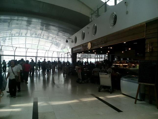 Penumpang di Bandara Kuala Namu Lancar