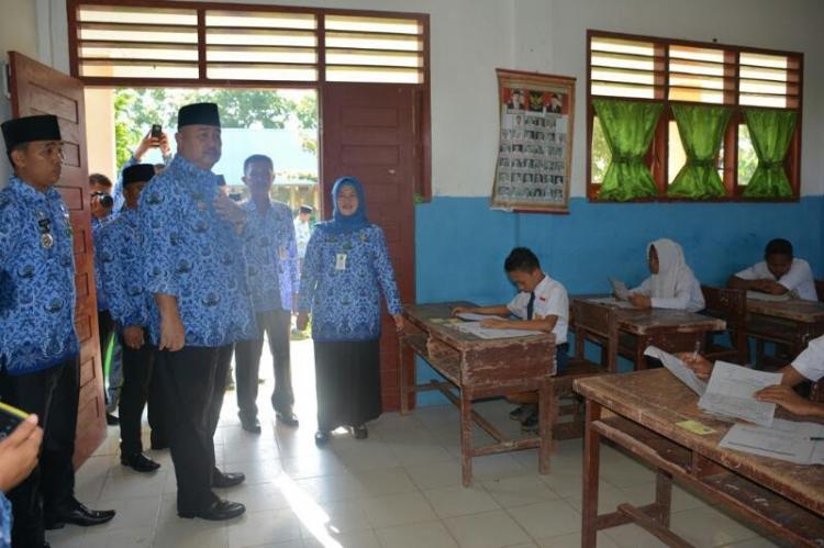 Ngogesa Sitepu Tinjau Sekolah di Hari Pertama USBN Tingkat SMP