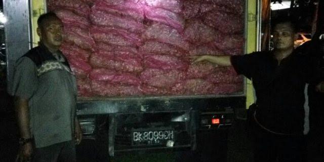 Personel Kodim 0204/Deli Serdang Tangkap Lima Ton Bawang Merah Ilegal