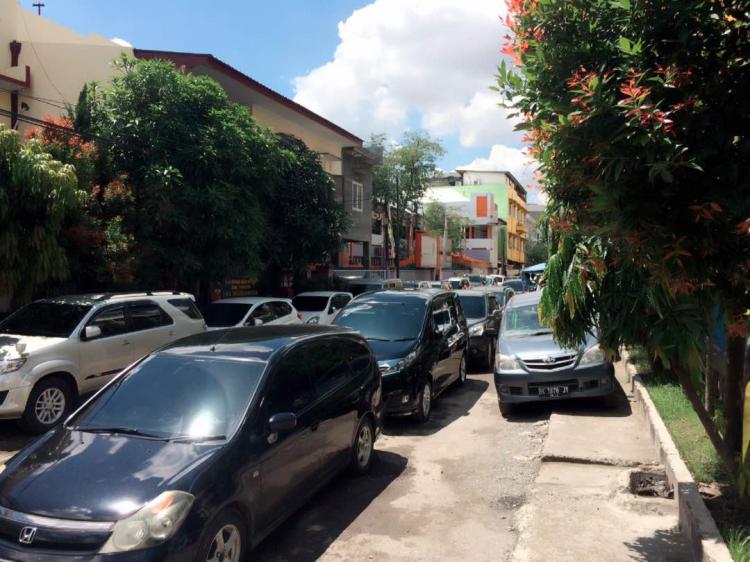 Warga Terganggu dengan Adanya Parkir Liar di Jalan Jambi, Medan Perjuangan 