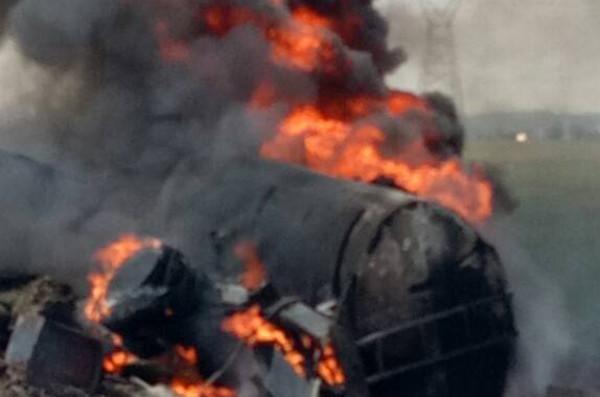 Tangki BBM Bermuatan 4.000 Liter Solar Ludes Terbakar Akibat Kena Percikan Api