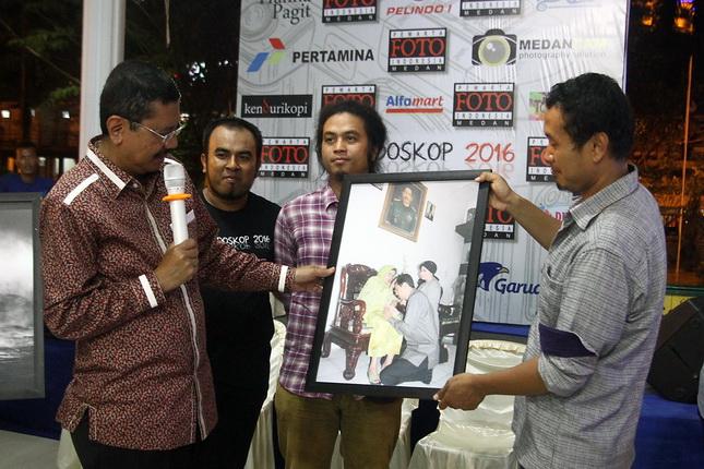Gubernur Sumut Beli Dua Foto di Pameran dan Lelang Foto Kaleidoskop 2016 