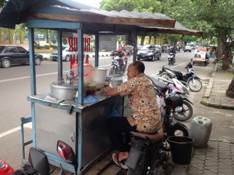 Lima Tahun Berdiri, Bubur Ayam Kampung Bandung Tetap Diminati Warga Binjai