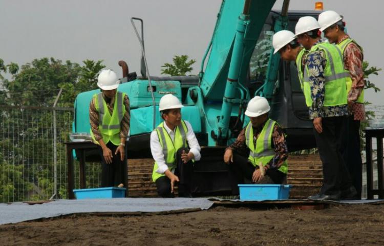 Presiden Jokowi: Kereta Bandara Adi Soemarmo Solo Harus Selesai 2018
