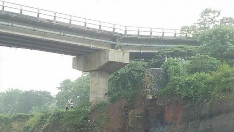 Jembatan Cipamingkis Bogor Patah