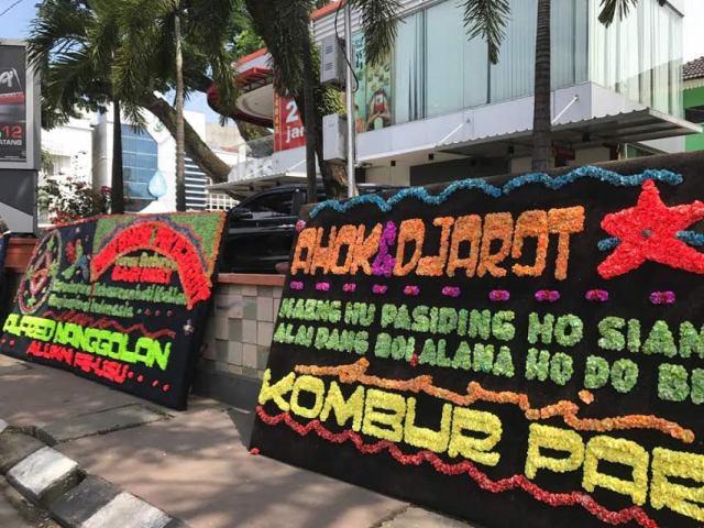 Karangan Bunga Ucapan Terimakasih ke Ahok-Djarot Mulai Penuhi Pinggiran Lapangan Merdeka Medan