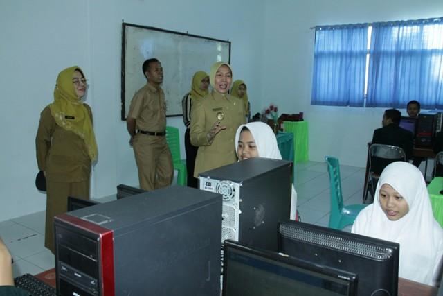 Tinjau Pelaksanaan UNBK, Wagubsu Berharap Sistem Pembelajaran SMK di Sumut Ditingkatkan