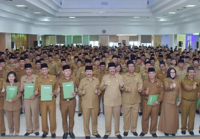 Jelang Akhir Jabatan, Gubsu Erry Kukuhkan 438 Kepala SMA/SMK