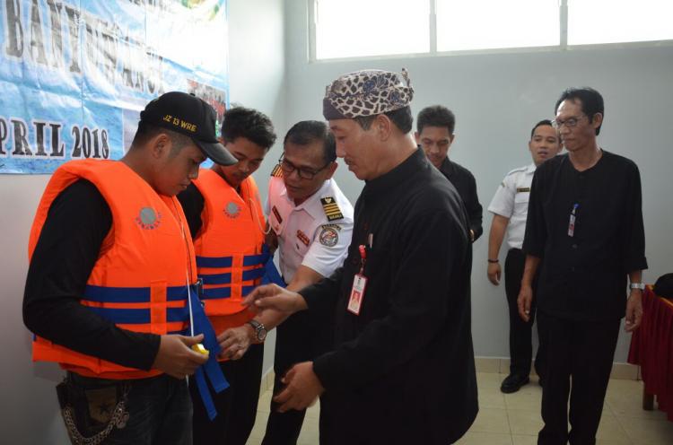 Bakamla RI Latih Nelayan Banyuwangi Penyelamatan di Laut