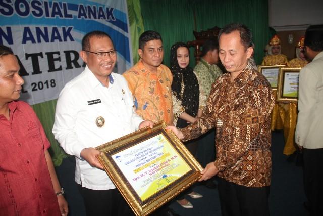 Eldin Terima Award Tokoh Peduli Panti Asuhan 