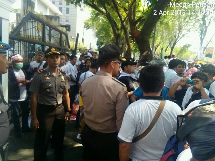 Kapolsek Medan Baru Pimpin PAM Unjukrasa dari Elemen KNCI di DPRD Sumut