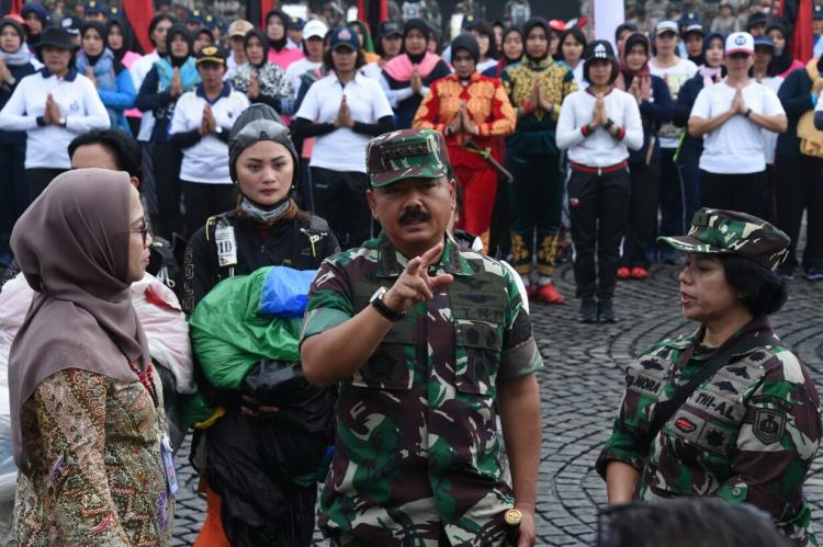 Panglima TNI Tinjau Gladi Upacara Militer Apel Bersama Wanita TNI