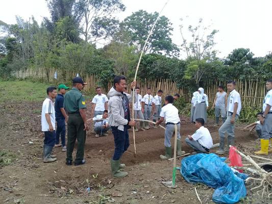 Babinsa Beri Pembekalan kepada Siswa SMK Pertanian Kabupaten Simalungun 