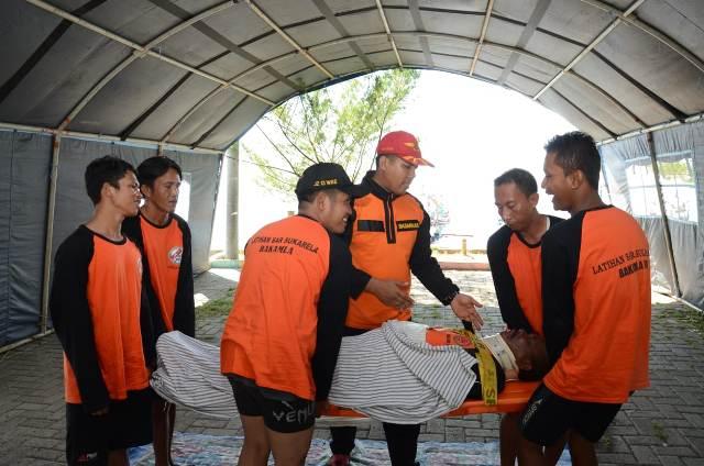 Bakamla RI Beri Pelatihan Evakuasi Korban di Laut kepada Nelayan 