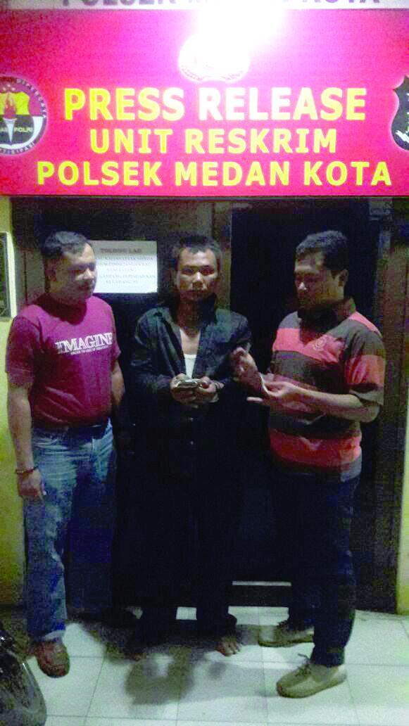 Buang HP Saat Ketemu Polisi, Manalu Digelandang ke Polsek Medan Kota, Ternyata Isi HP-nya...?