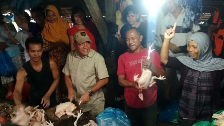 Belanja ke Pajak Sigambal, Edy Rahmayadi Curi Perhatian Masyarakat Labuhan Batu
